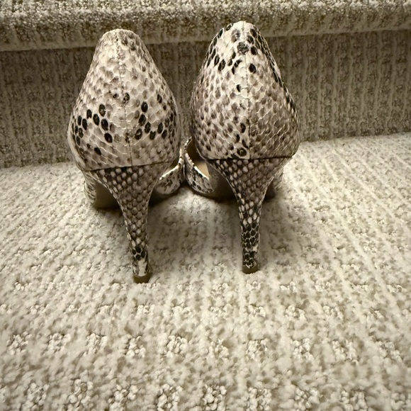 Bandolino Gingere Reptile Snakeskin D'Orsay Heels size 8 - Picture 4 of 4